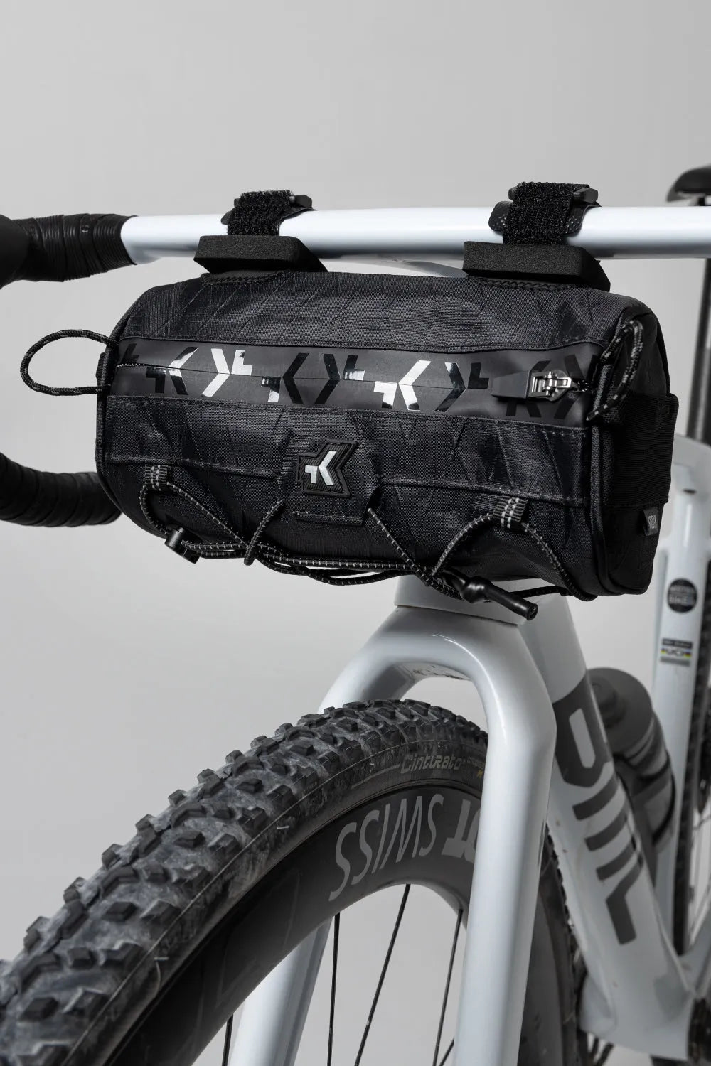 GOBIK Wander 1.5L Handlebar Bag - True Black