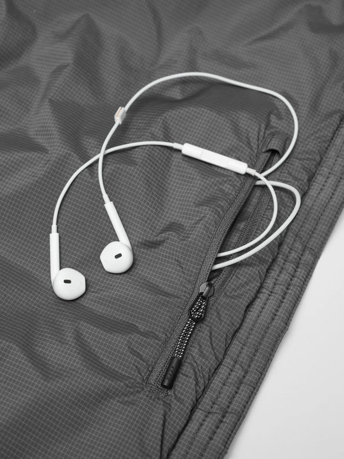 MAAP SOLACE INSULATED HOODED JACKET - MONOLITH
