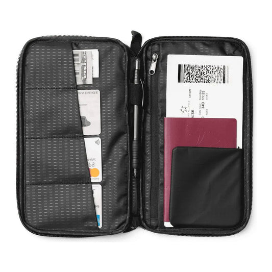 DB JOURNEY Essential Passport Cover - Black Out