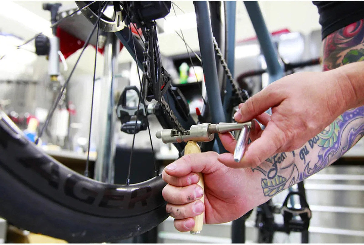 LEZYNE CLASSIC CHAIN DRIVE CHAIN TOOL - NICKEL