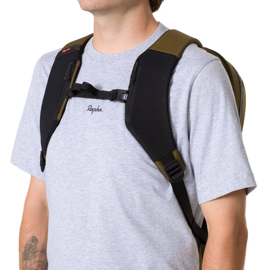 RAPHA SUPER DOMESTIQUE BACKPACK - DARK OLIVE/CARBON GREY