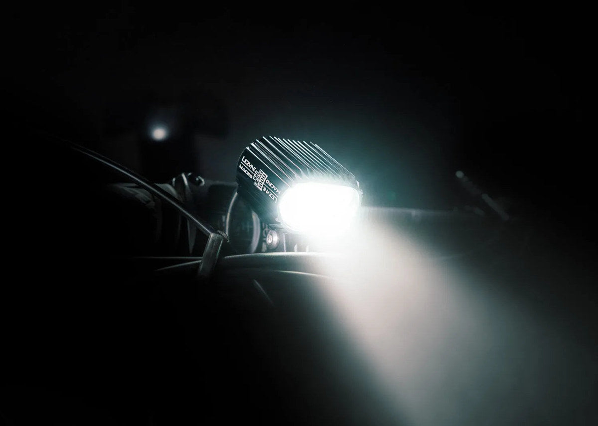 LEZYNE MACRO DRIVE 1000 Front LIGHT - BLACK/WHITE