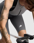ASSOS DYORA R Bib Shorts S11 - Grey