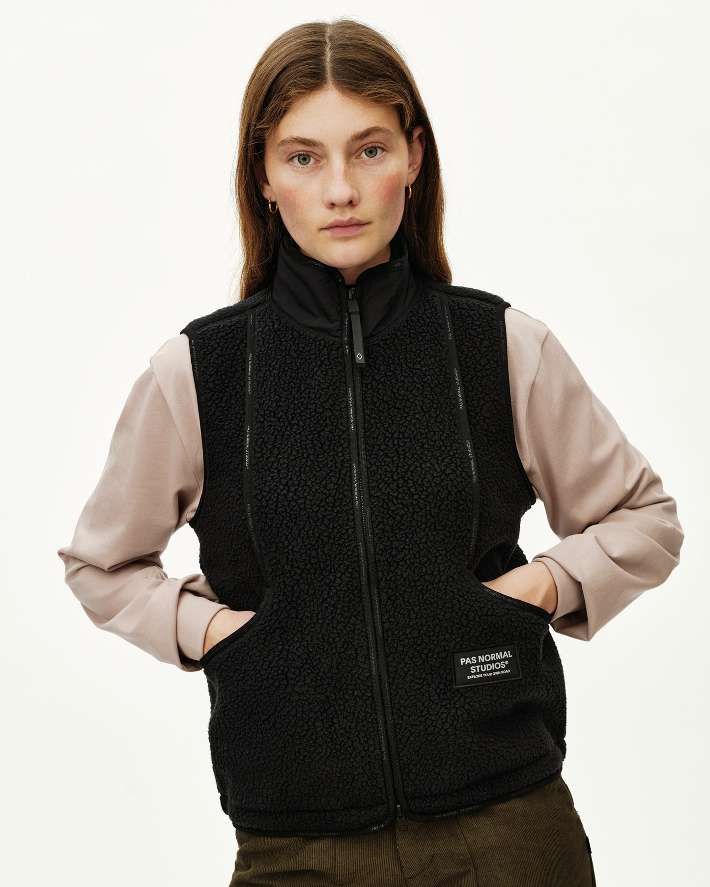 PAS NORMAL STUDIOS Dona Off Race Pile Fleece Chaleco de ciclisme - Negre