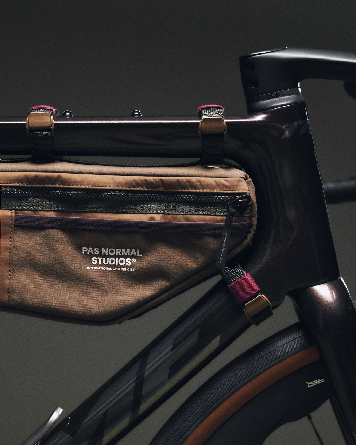 PAS NORMAL STUDIOS x Yoshida Porter Frametaske (fiets) - Light Brown