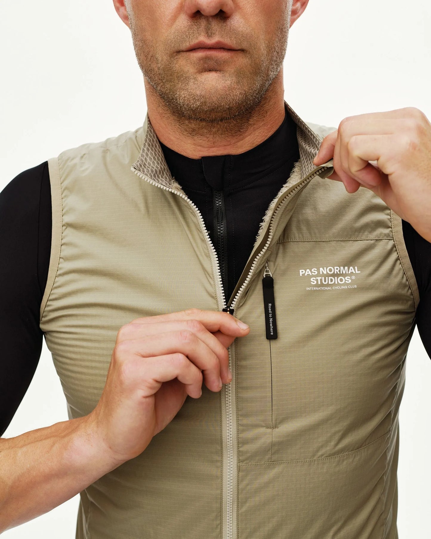 PAS NORMAL STUDIOS Essential Insulated Chaleco de ciclismo - Grey Sage