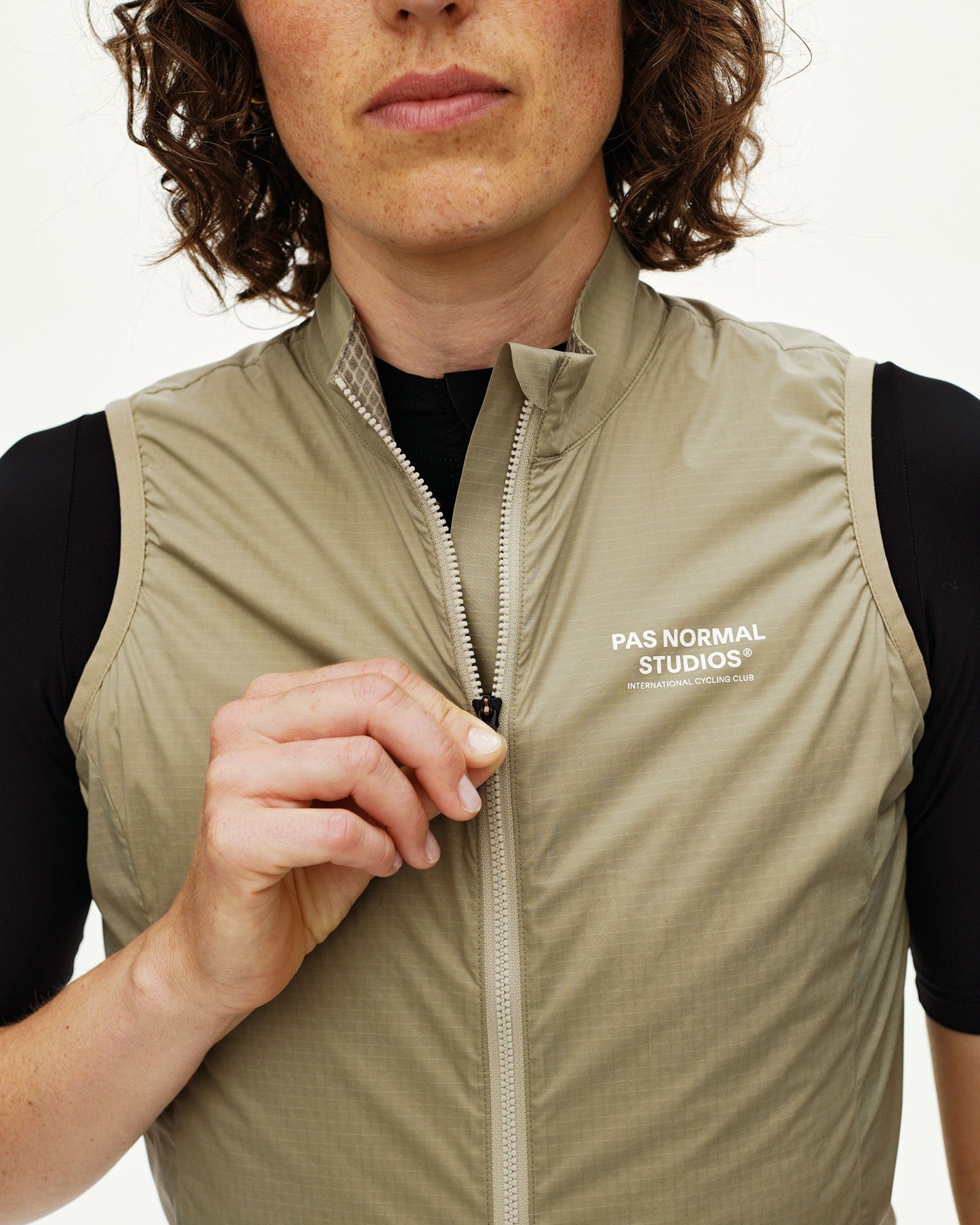 PAS NORMAL STUDIOS ESSENTIAL INSULATED Gilet de cyclisme - GREY SAGE
