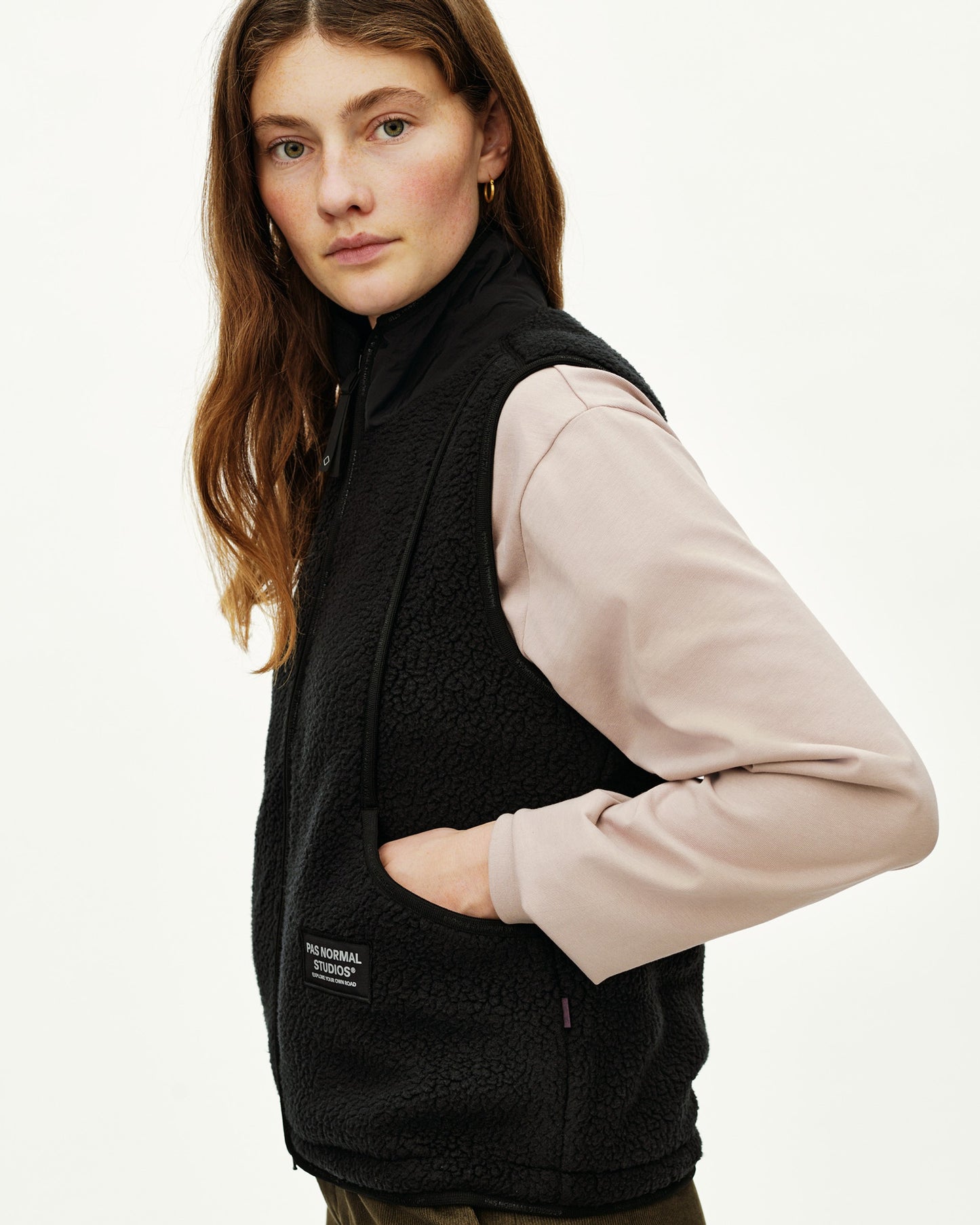 PAS NORMAL STUDIOS Dona Off Race Pile Fleece Chaleco de ciclisme - Negre