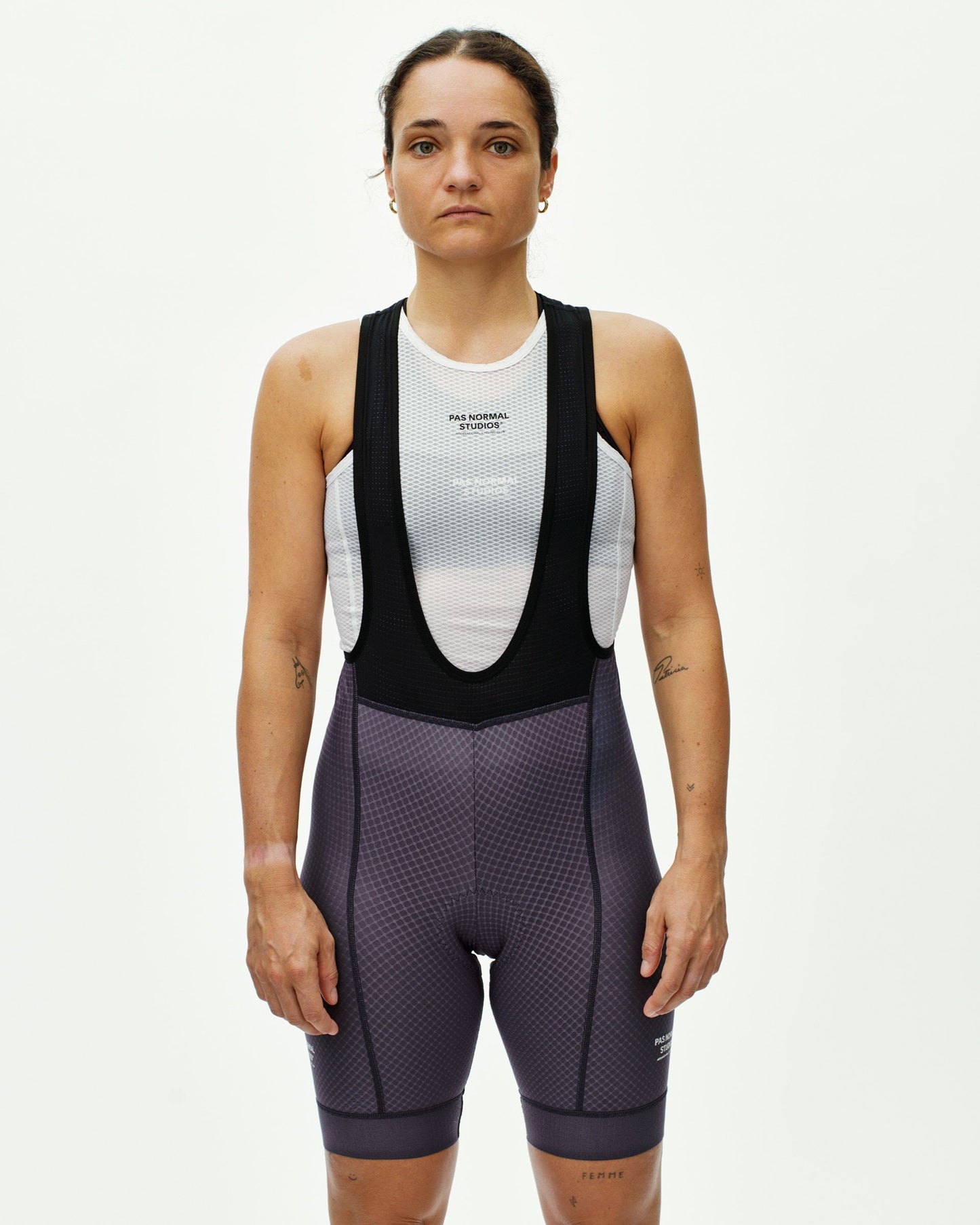 PAS NORMAL STUDIOS Damen Essential Kurze Trägerhose - Iron Grey