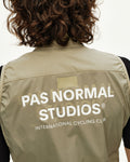 PAS NORMAL STUDIOS ESSENTIAL INSULATED Gilet de cyclisme - GREY SAGE