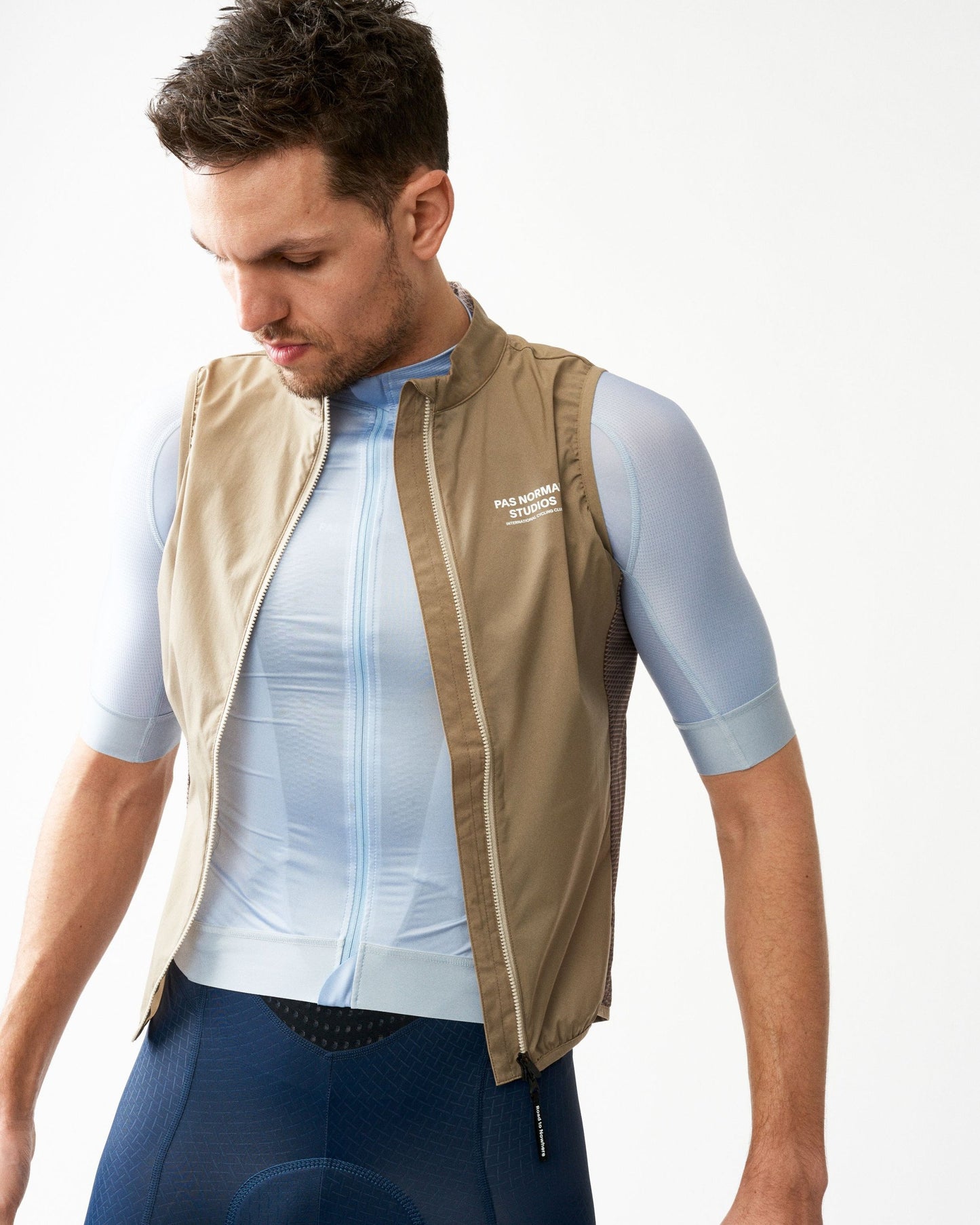 PAS NORMAL STUDIOS Mechanism Stow Away Bodywarmer fiets - Beige