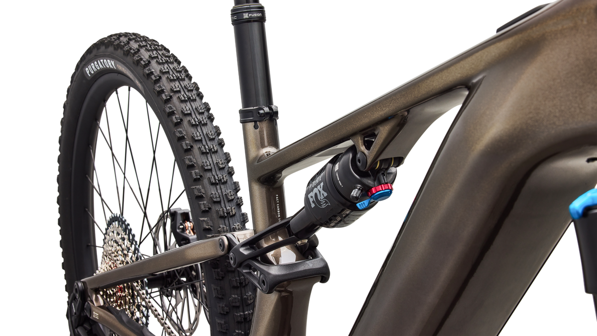 SPECIALIZED Turbo Levo R Comp Bicicleta elèctrica de muntanya - Gloss Gunmetal / Blanc Mountains