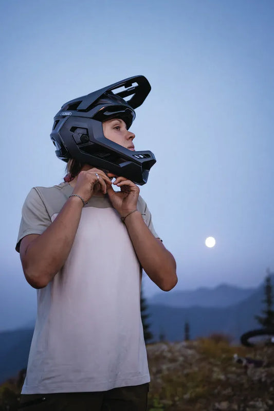 ABUS TARGON HELMET - VELVET BLACK