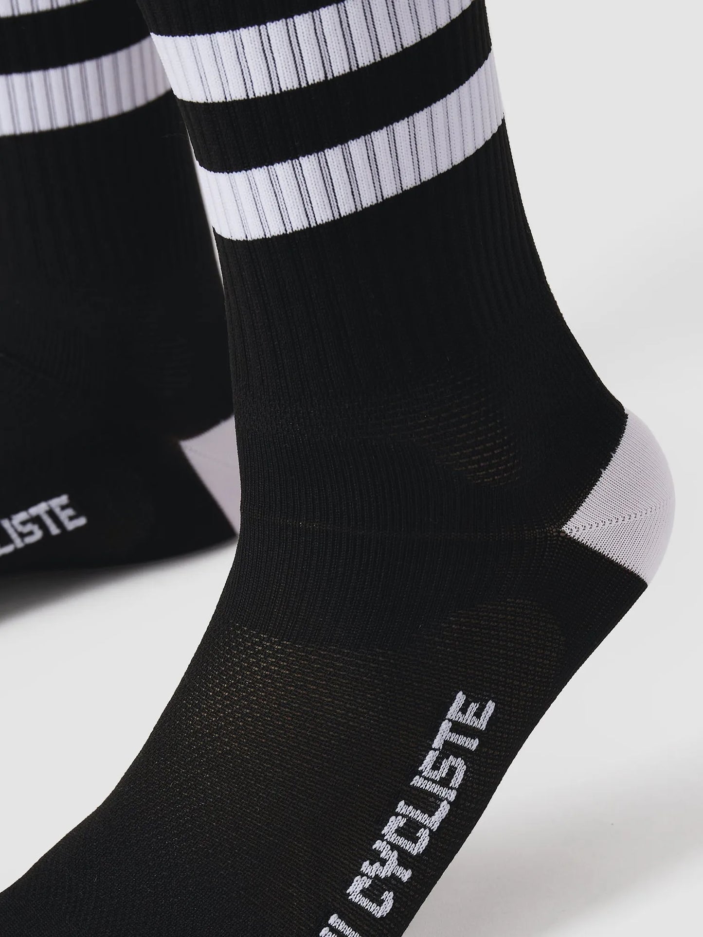 CAFÉ DU CYCLISTE Skate Socks - White