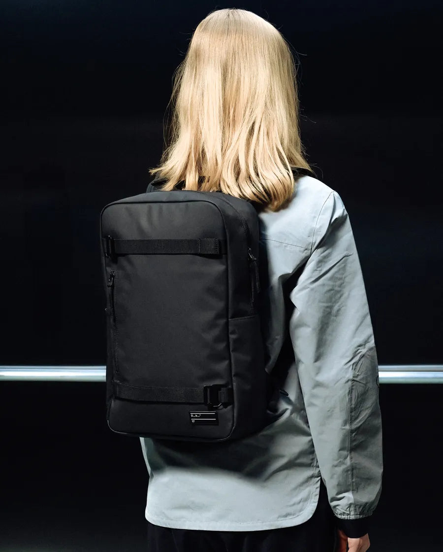 DB Journey Daypack 17L - Black Out