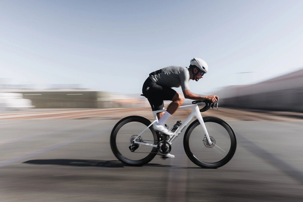 ENVE Melee V2 PRO Road Bike SRAM Red AXS Power Meter SES 4.5 PRO Wheels - White Lightning