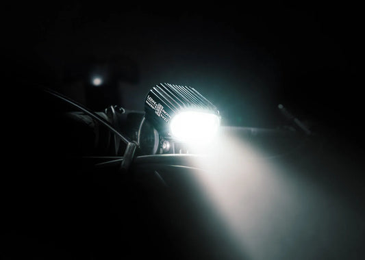 LEZYNE MACRO DRIVE 1000 Front LIGHT - BLACK/WHITE