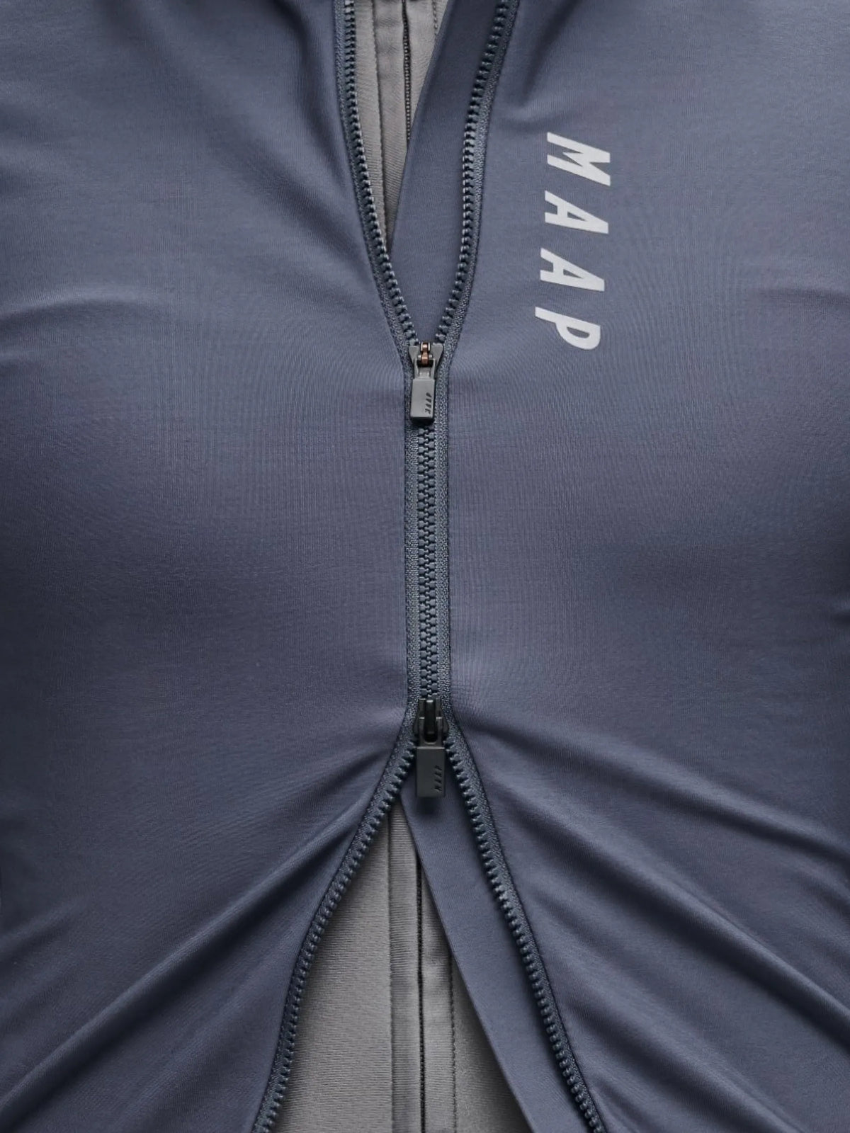 MAAP TEAM THERMAL VEST - CARBON BLUE
