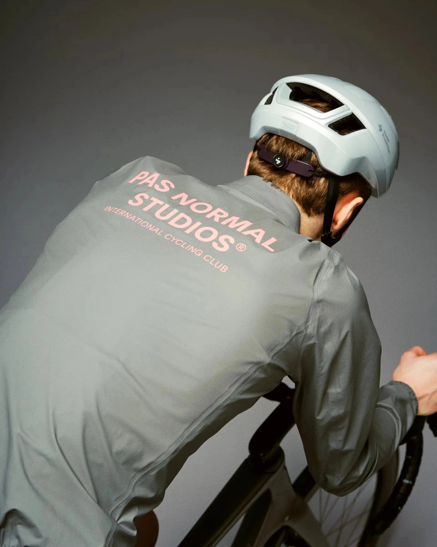 PAS NORMAL STUDIOS Mechanism Rain Jacket - Medium Grey/Pink PAS NORMAL STUDIOS Mechanism Rain Jacket - Medium Grey/Pink