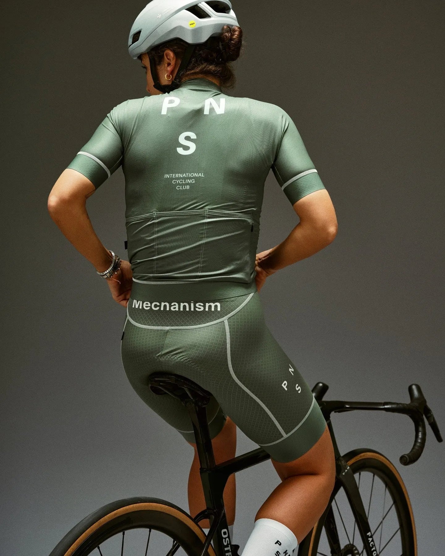 rennrad bib shorts damen PAS NORMAL STUDIOS Mechanism Damen Trägerhose - Khaki Green