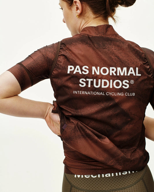 PAS NORMAL STUDIOS Women Mechanism Stow Away Gilet - AOP Light brown