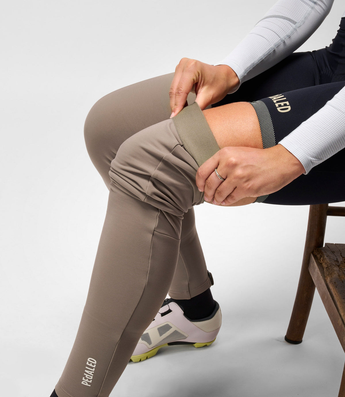 PEDALED ELEMENT LEG WARMERS - STONE GRAY