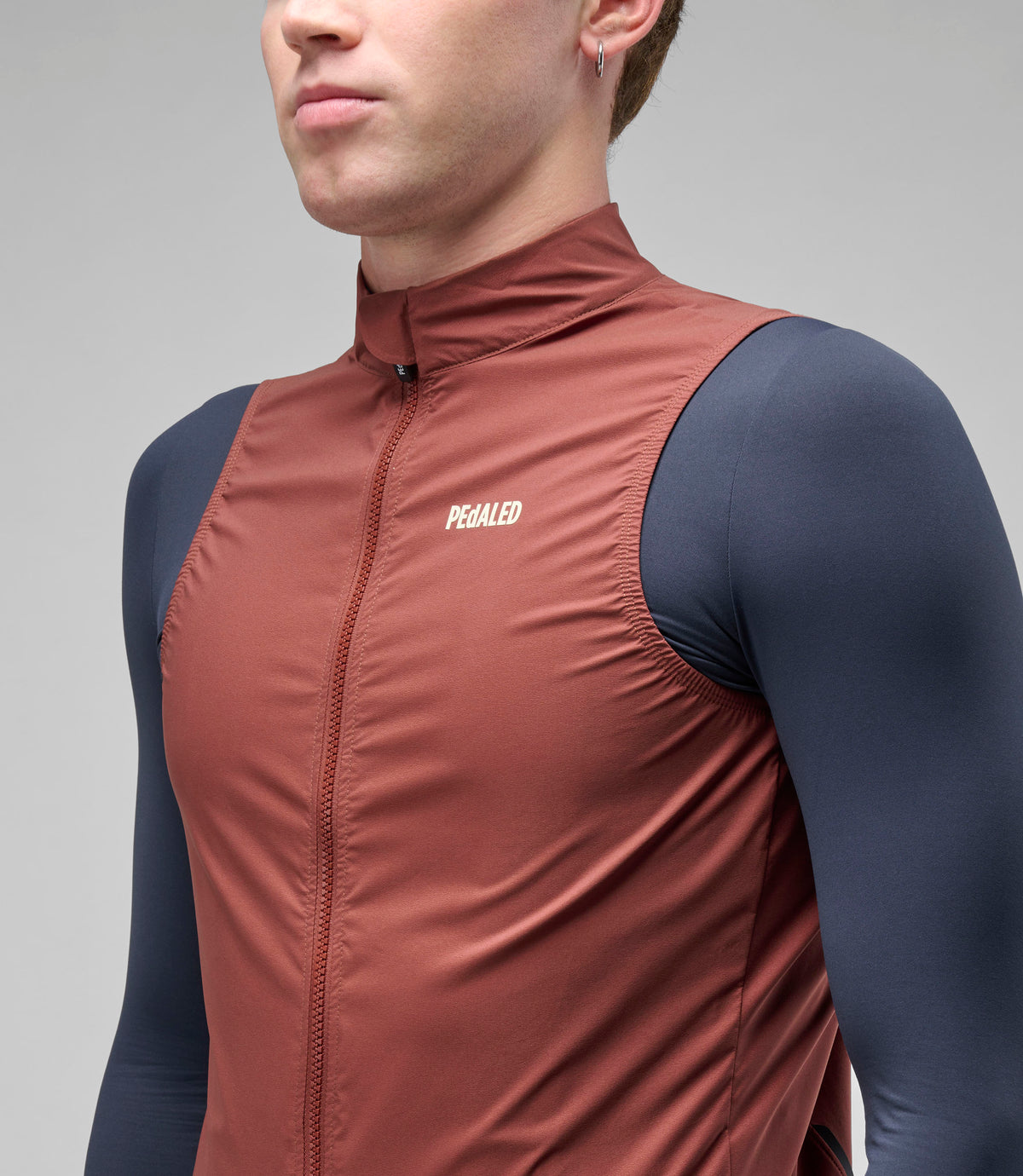PEDALED ELEMENT WATERPROOF VEST - BORDEAUX