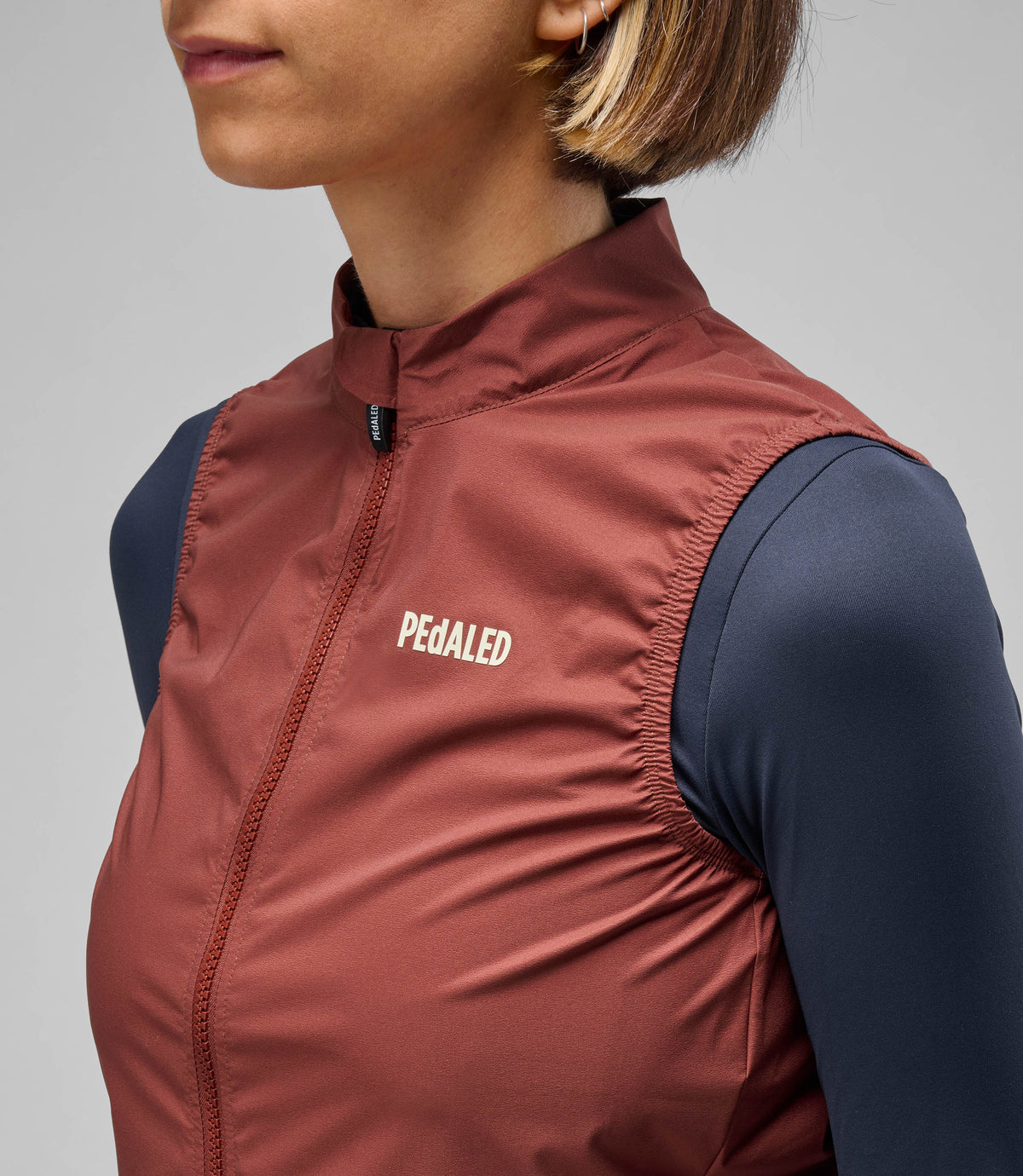 PEDALED WOMEN ELEMENT WATERPROOF VEST - BORDEAUX