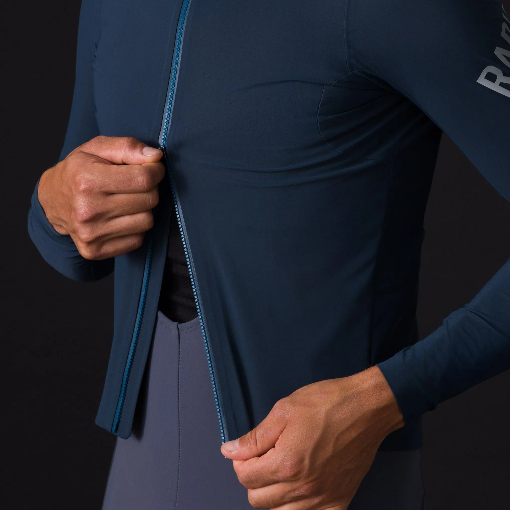 RAPHA Men's Pro Team Long Sleeve Shadow Jersey - Carbono