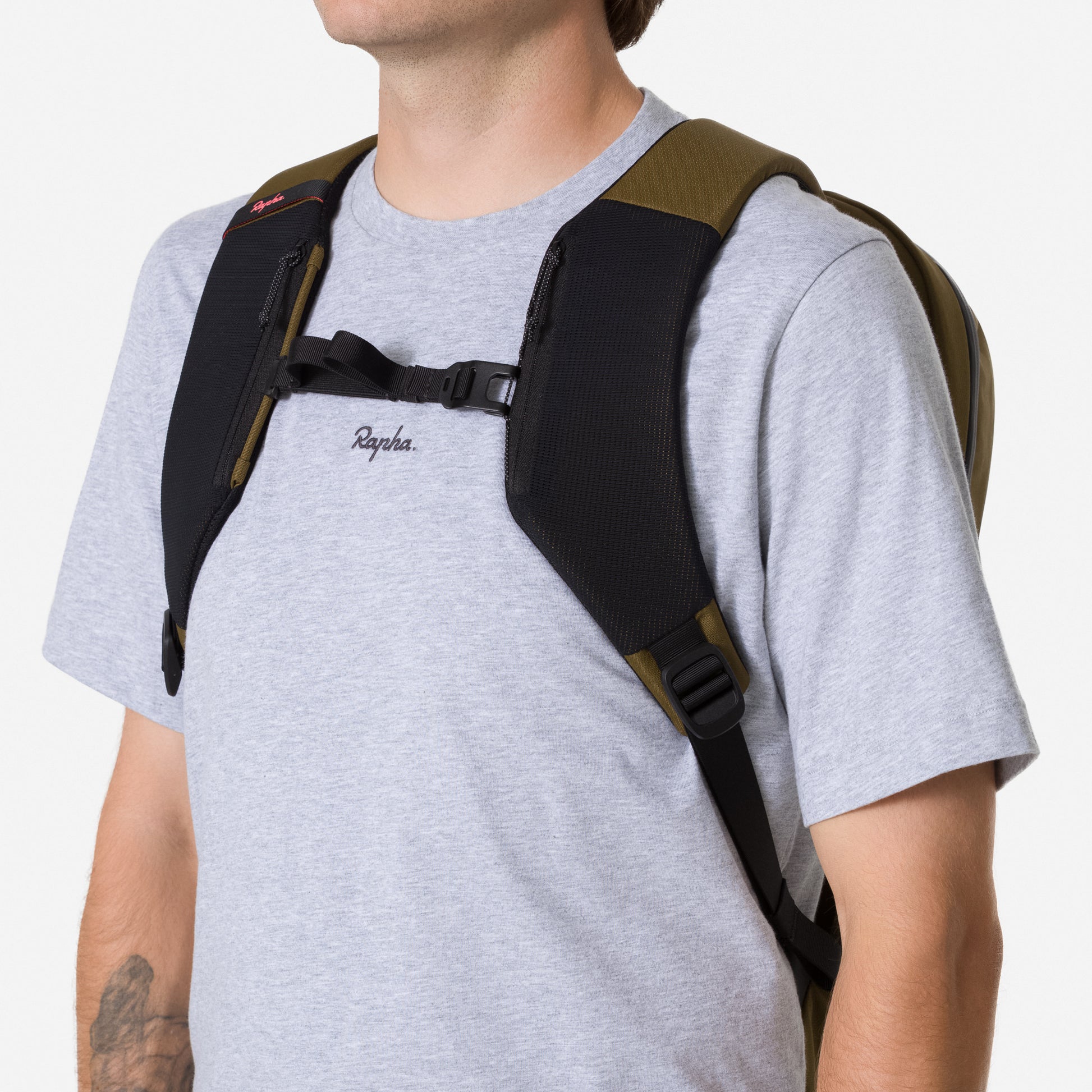 RAPHA SUPER DOMESTIQUE BACKPACK - DARK OLIVE/CARBON GREY