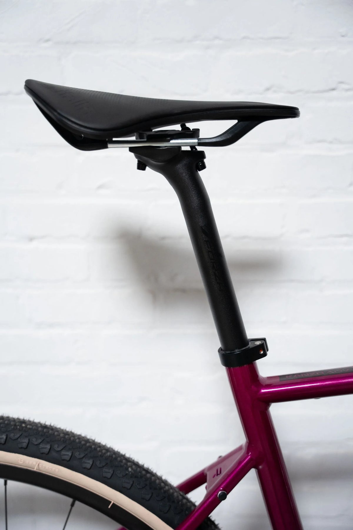 RIDLEY Kanzo Adventure Alu Gravel Bike - Jazzberry Jam/Black SBIKAVRID142