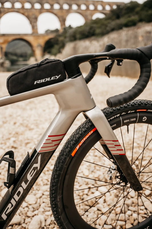 RIDLEY Kanzo Fast 2.0 Gravel Bike - Autumn Grey/Candy Red SBIKF2RID015