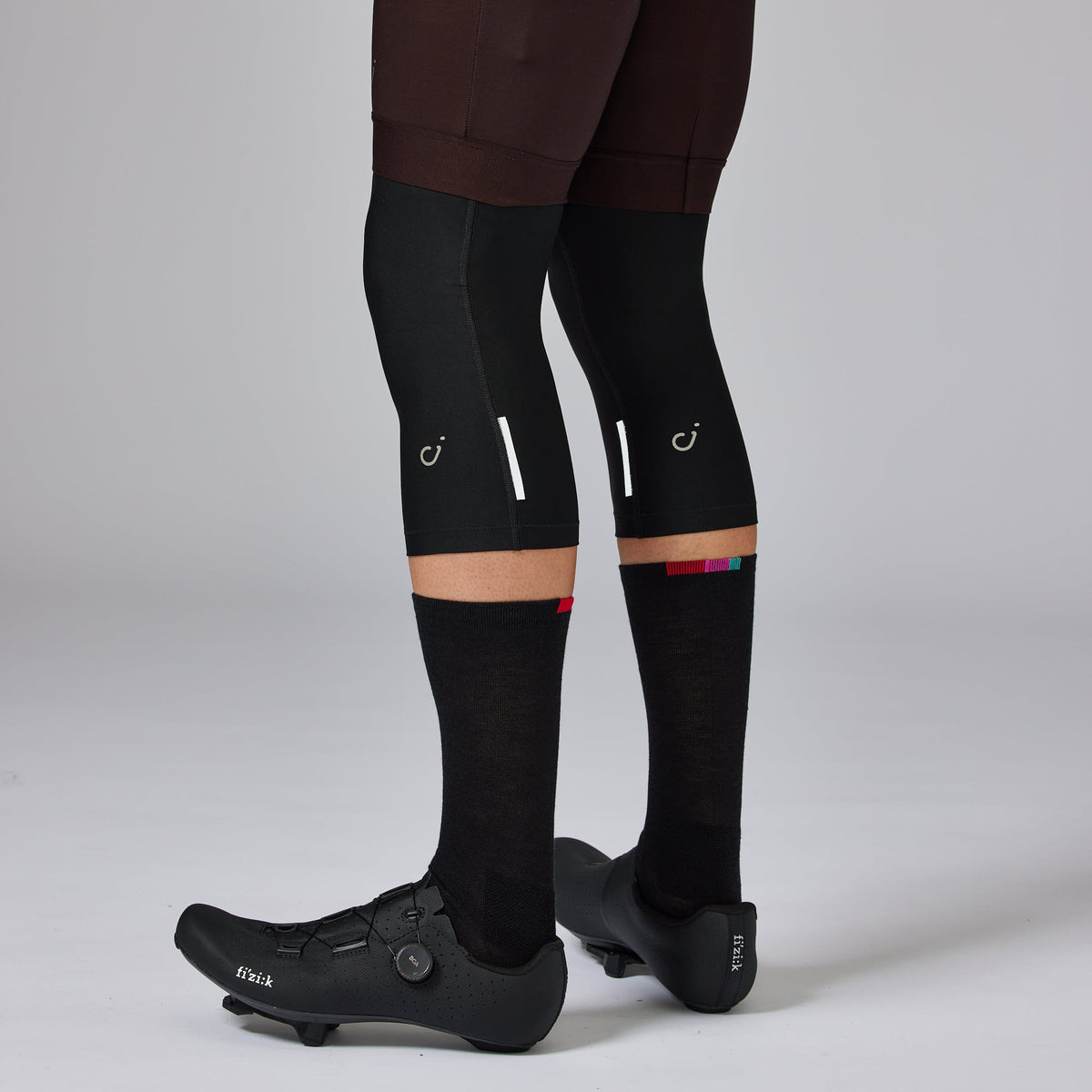 VELOCIO One Knee Warmer - Black