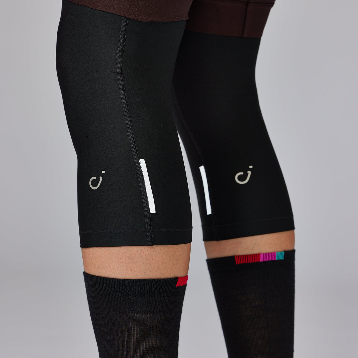 VELOCIO One Knee Warmer - Black