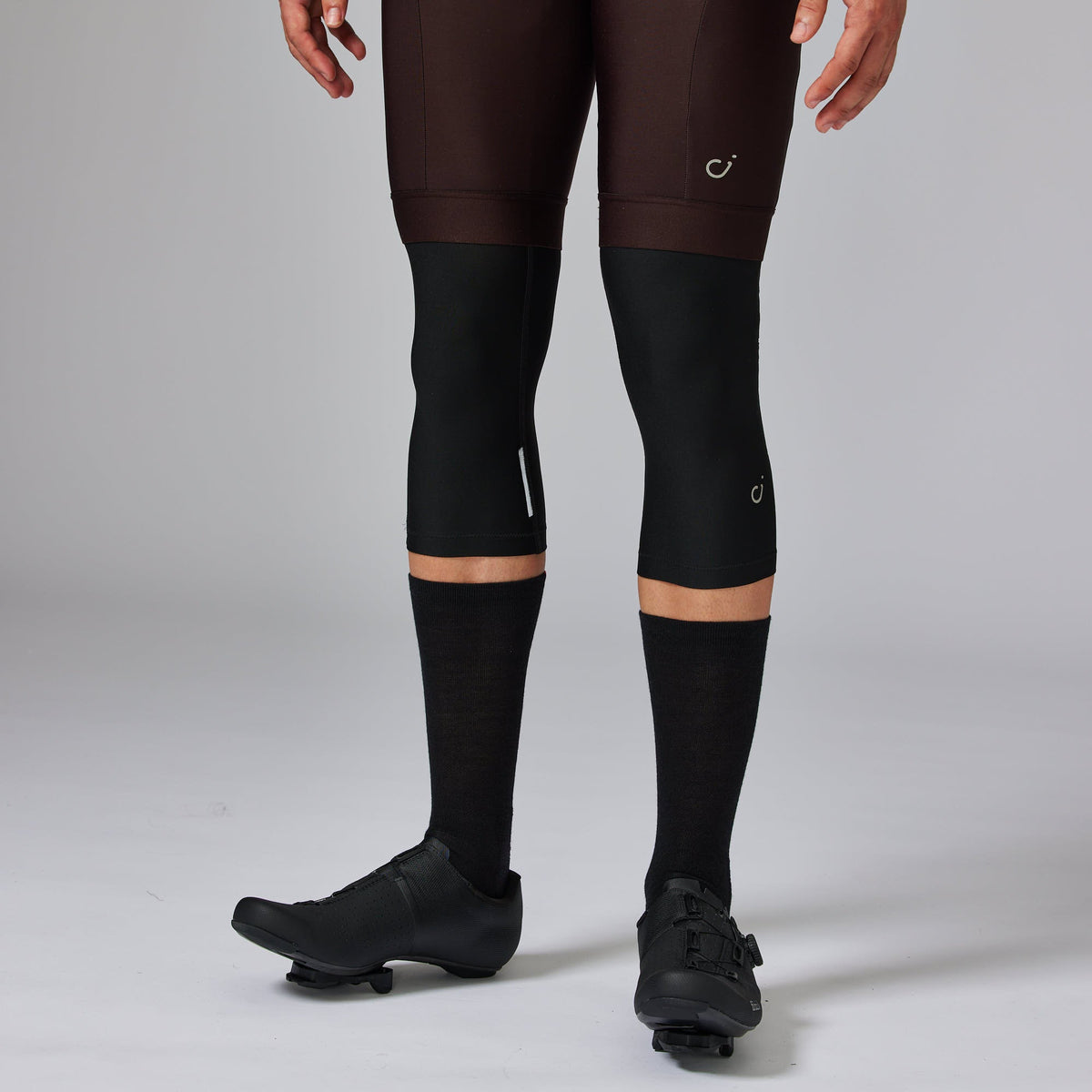VELOCIO One Knee Warmer - Black