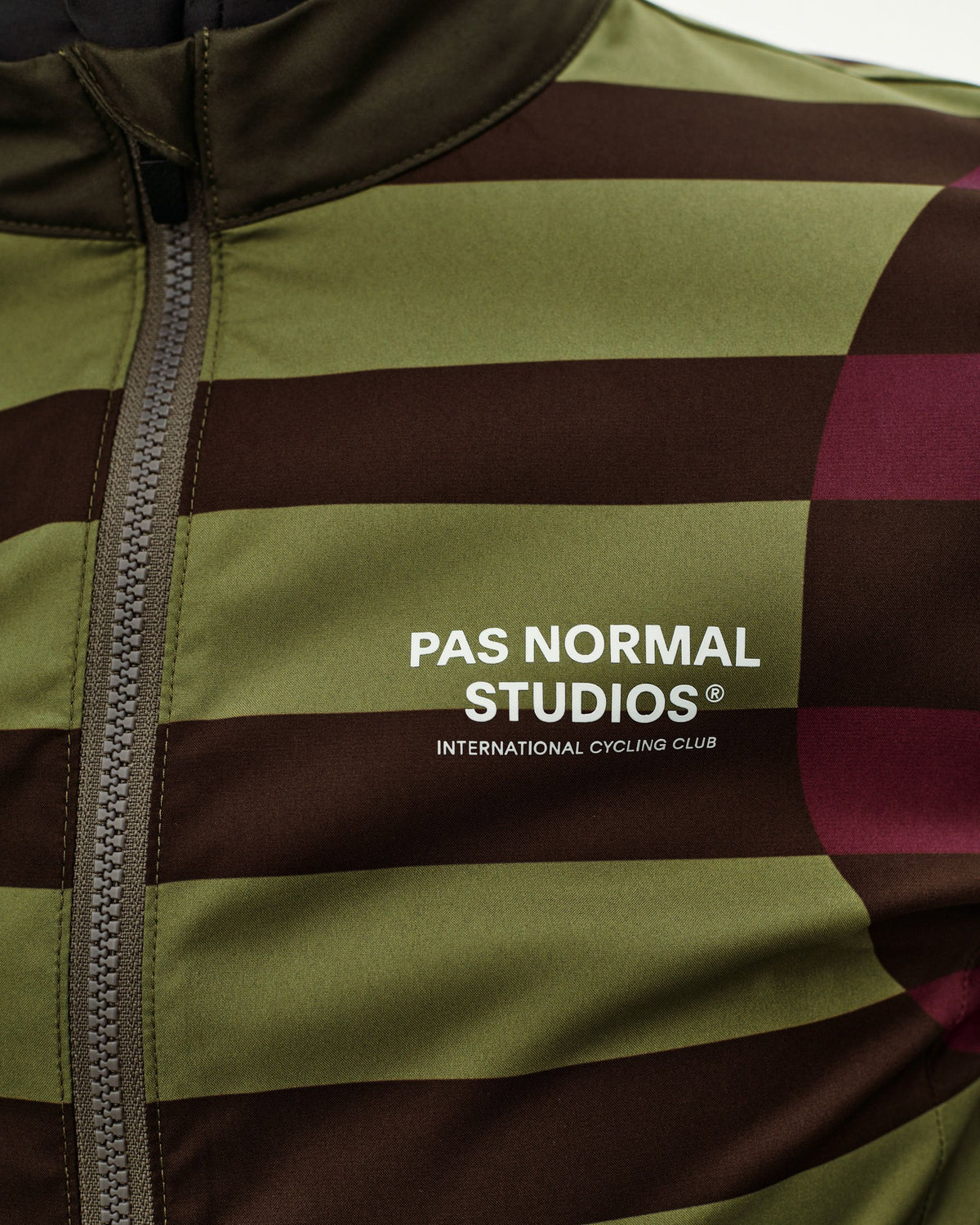 PAS NORMAL STUDIOS MECHANISM Stow Away Veste - AOP International Green