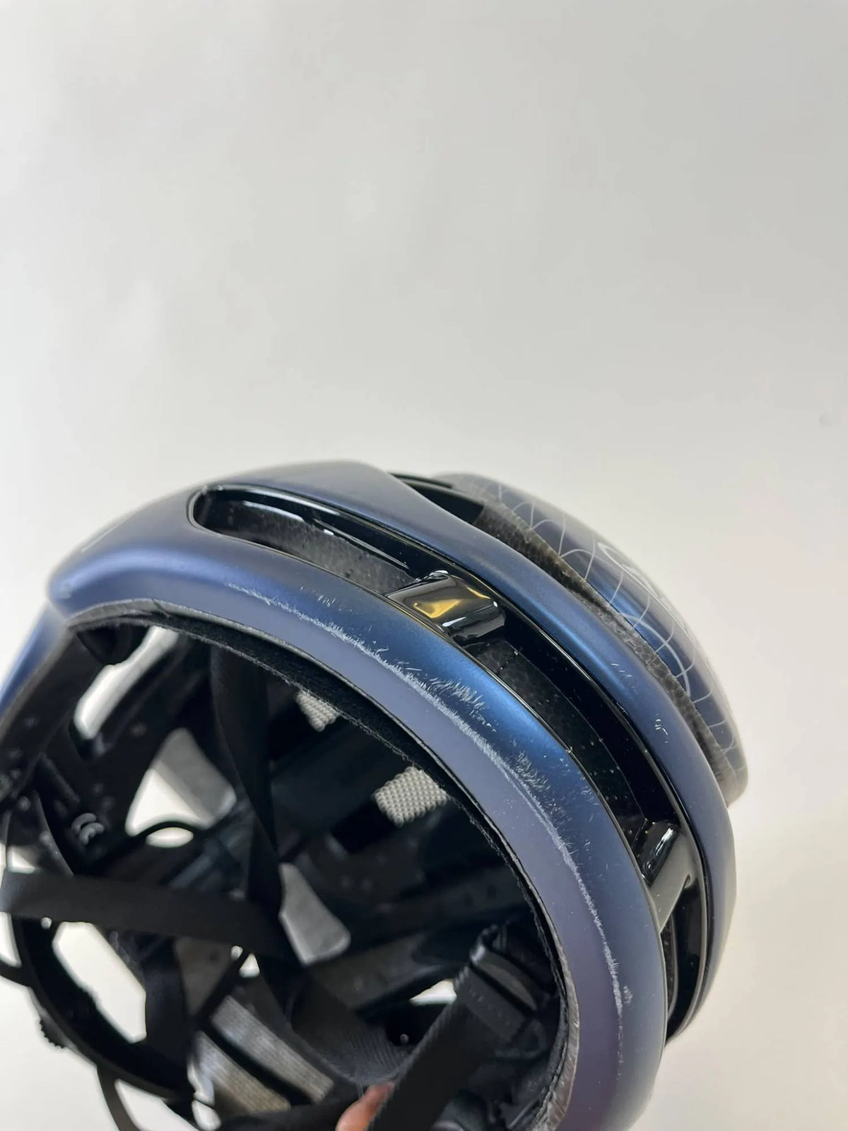 ABUS Gamechanger 2.0 Cycling Helmet Second Life - Midnight Blue, close-up of the scratches