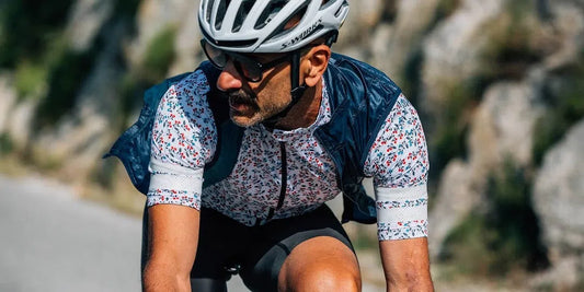 CAFE DU CYCLISTE Floriane Centifolia Jersey - Groseille-Jerseys-