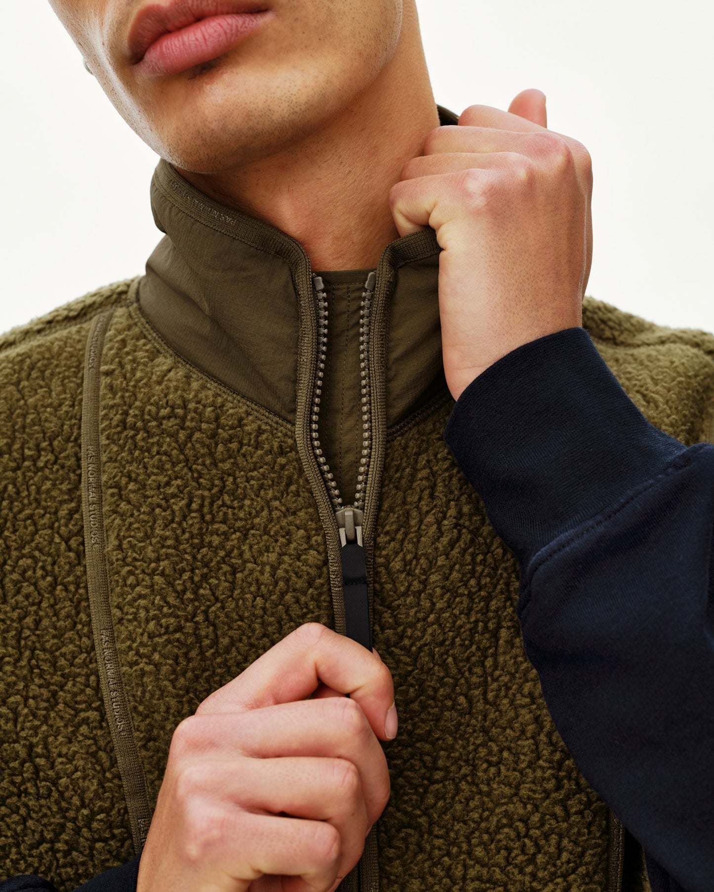 PAS NORMAL STUDIOS Off Race Pile Fleece Chaleco de ciclisme - Deep Olive