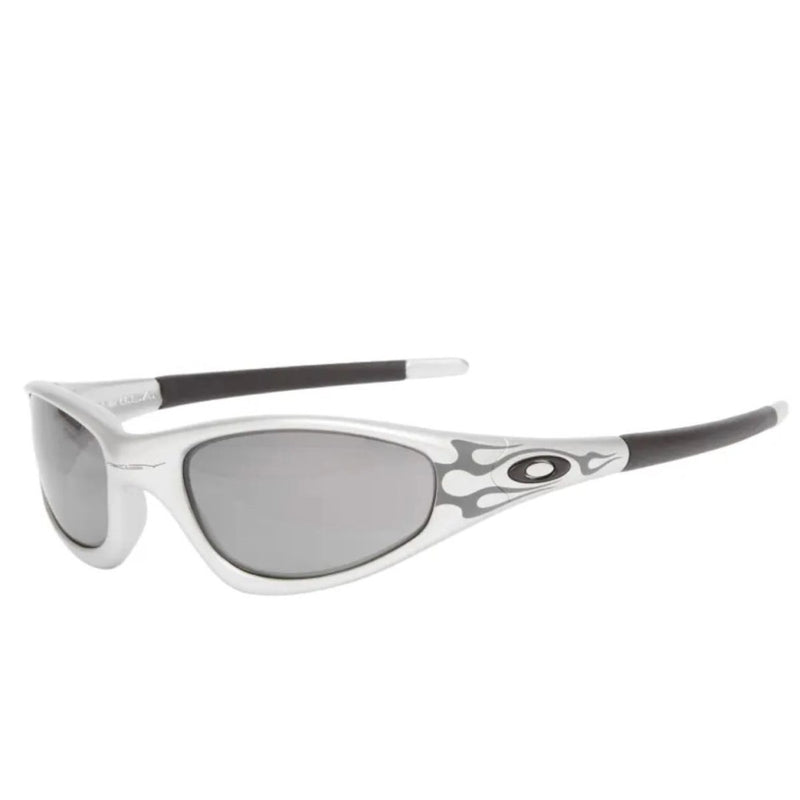 Oakley muzm straight jacketサングラス OAKLEY Muzm Straight Jacket 99 Eyewear - Silver/Prizm Black
