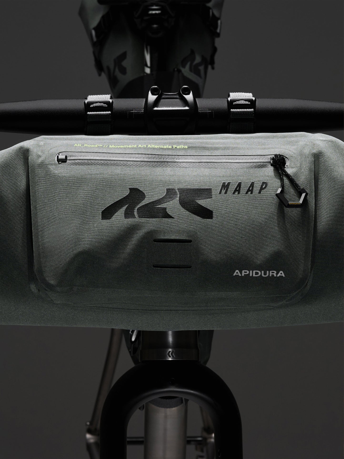 APIDURA X MAAP Stuur Bag - Loam