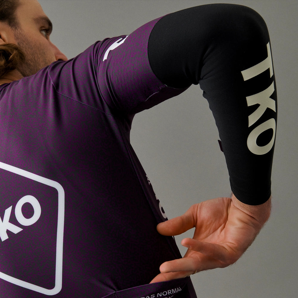 PAS NORMAL STUDIOS TKO Arm Warmers - Black Transmission | Velodrom PAS NORMAL STUDIOS TKO Arm Warmers - Black Transmission | Velodrom