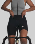 ASSOS UMA GT W Half Shorts Short Black product video