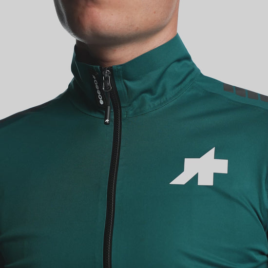 ASSOS Tactica Rain Jacket Green product video