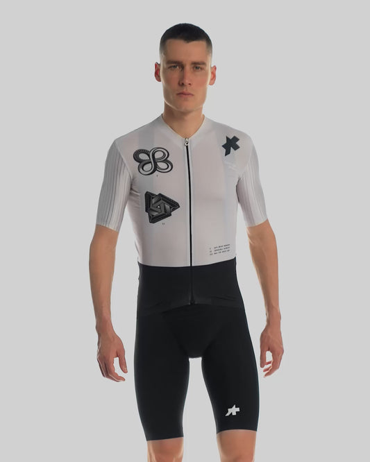 ASSOS Equipe RS x Safa Brian Beige product video