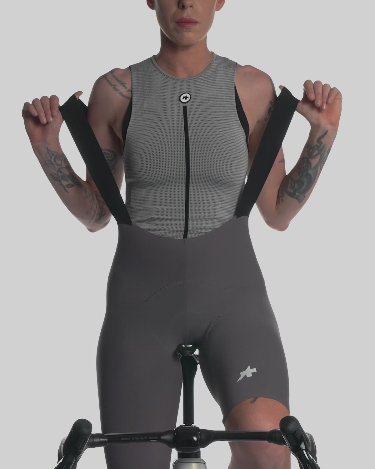 ASSOS Dyora R Bib Shorts Grey product video