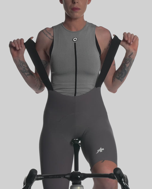 ASSOS Dyora R Bib Shorts Grey product video