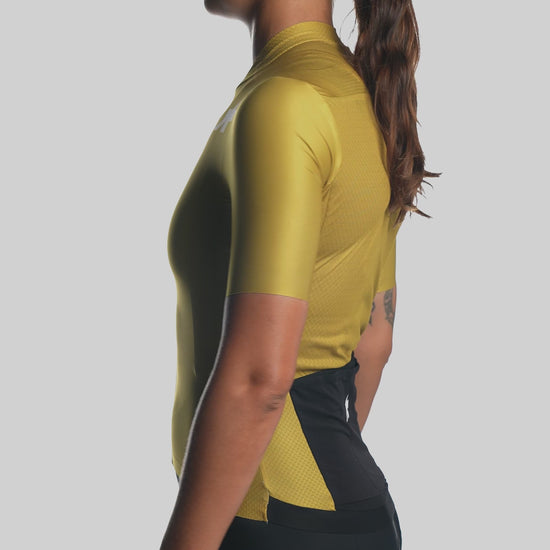 ASSOS UMA GT Jersey EVO Yellow product video