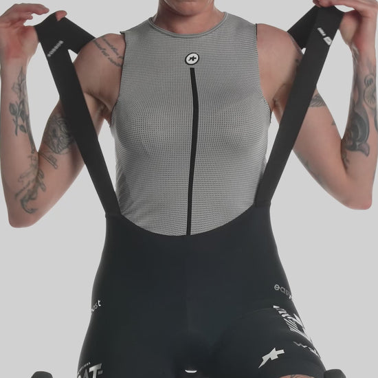 ASSOS UMA GT W Bib Shorts EF Black product video