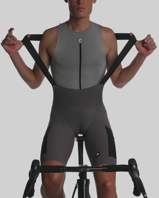 ASSOS Tactica Kieskafer Gravel Bib Grey product video